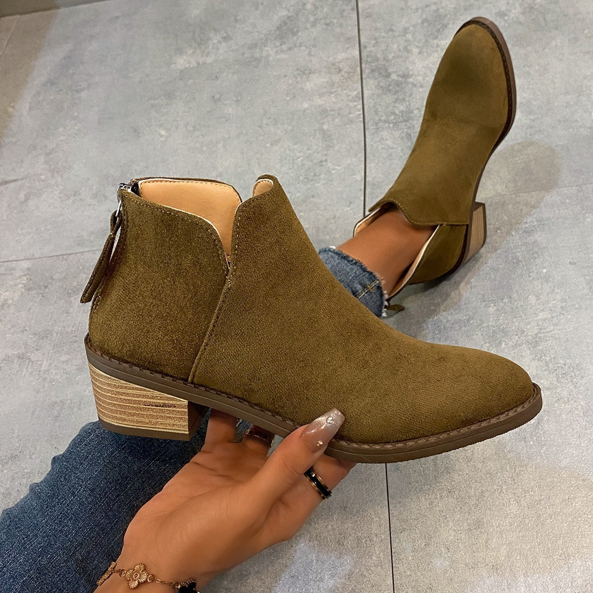INES | Minimalist Pointed Ankle Boots