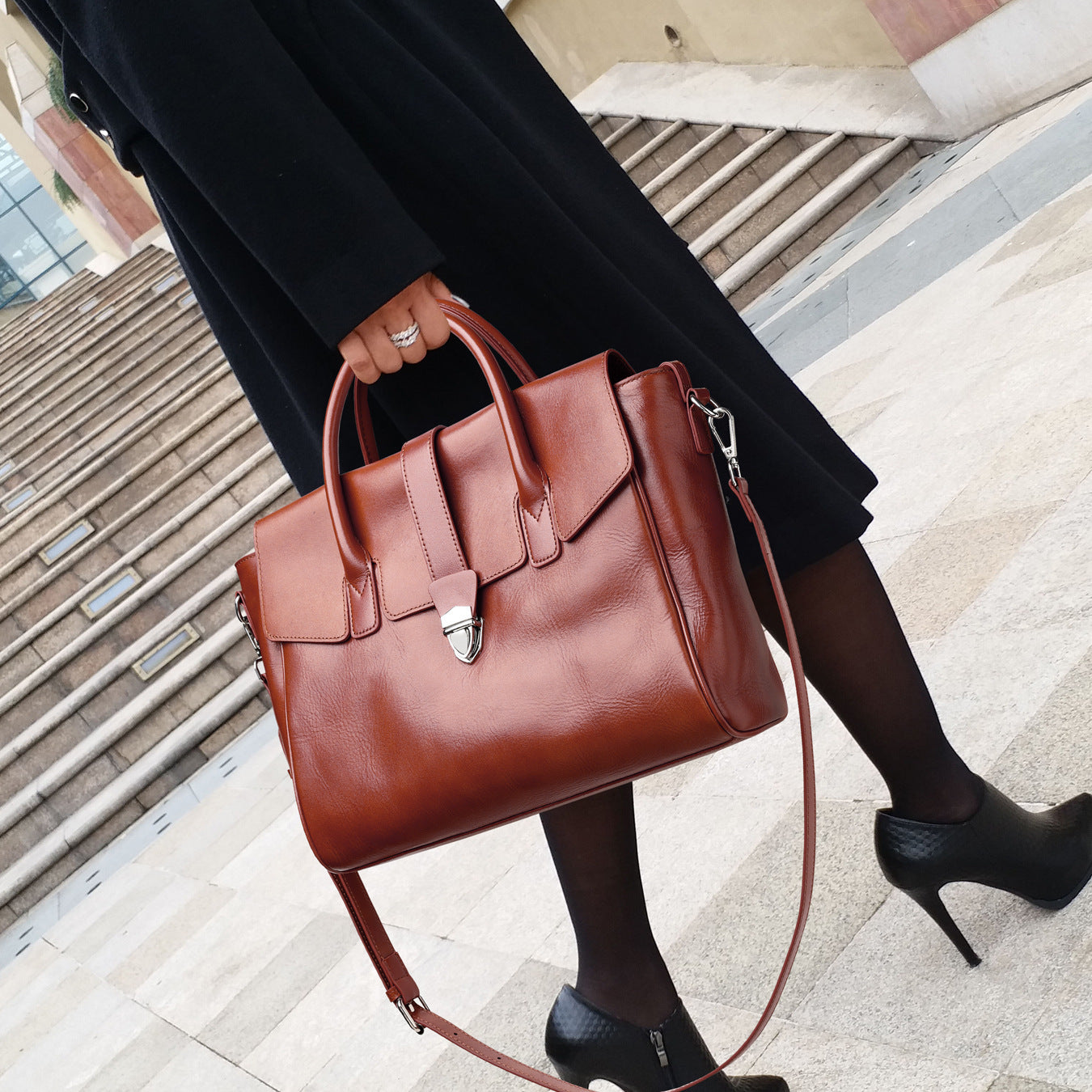 OLIVIA | Vintage Spacious Shoulder Bag